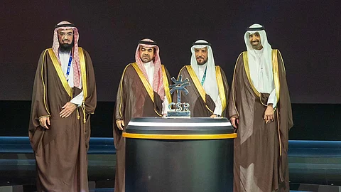 في نسختها الأولى.. "الراجحي" يسلّم رئيس شركة اليمامة جائزتين للمسؤولية الاجتماعية