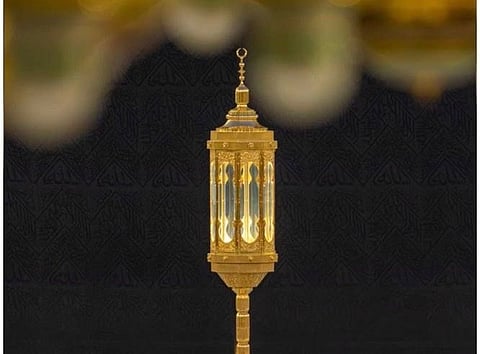 الفوانيس التاريخية بـ"أعلى الحجر": رمز للتراث وجمال التصميم في الحرمين