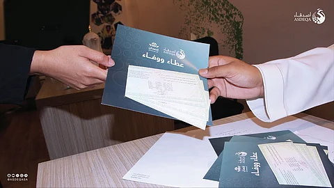 "جمعية أصدقاء" تبدأ في توزيع كسوة الشتاء على اللاعبين السابقين وأسرهم