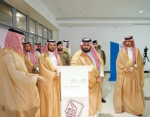 60 مشروعًا علميًا.. نائب أمير جازان يُدشن معرض الأولمبياد الوطني للإبداع العلمي 2025م