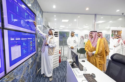 وكيل إمارة حائل المكلف يزور مركز إدارة الأزمات والكوارث الصحية بالمنطقة