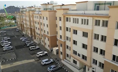 بعد توقيع العقد.. مكالمة تخطف فرحة أسرة بشقتها في "جازان".. ومناشدات لـ"الإسكان" بالحل