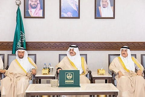 أمير الشرقية يسلم 55 سيارة لـ"بناء" ضمن مشروع "تاكسي"