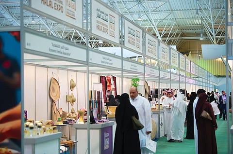 "الأُسر الاقتصادية" تُخصِّص 14 جناحًا مجانيًّا دعمًا لمستفيديها في "معرض الحلال".. والمبيعات تتجاوز 100 ألف