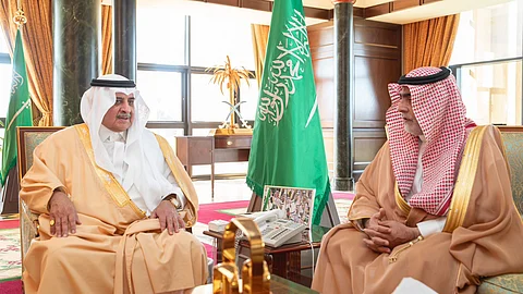 أمير تبوك يستقبل مدير التعليم ويطلع على تقرير عن أعمال ولجان اختبارات نهاية الفصل الدراسي الأول