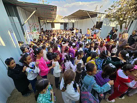 الطلاب يواصلون دراستهم في خان يونس جنوب غزة