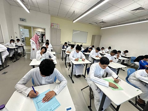 في اليوم الأول.. أكثر من 45 ألف طالب وطالبة يؤدون اختباراتهم بتعليم الدوادمي