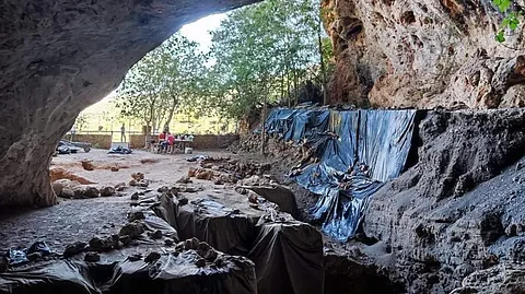 أعشاب طبية وتركيبات عمرها 15 ألف سنة.. اكتشاف مذهل بمغارة في المغرب