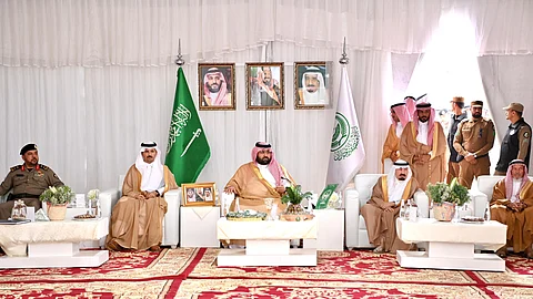نائب أمير منطقة جازان يتفقد المشروعات التنموية بفيفاء ويلتقي المشايخ والأهالي