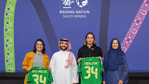 أرينا سابالينكا وأُنس جابر تزوران معرض ملف ترشح السعودية لاستضافة كأس العالم 2034