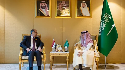 وزير الخارجية يلتقي نظيره السوري على هامش الاجتماع التحضيري للقمة العربية الإسلامية