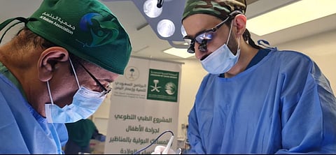 "البلسم" تجري 56 عملية في أول يومين من المشروع الطبي التطوعي لجراحة المسالك والنساء والأطفال باليمن