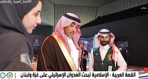القمة العربية الإسلامية بالرياض.. "الدوسري" يتفقد "واحة الإعلام"