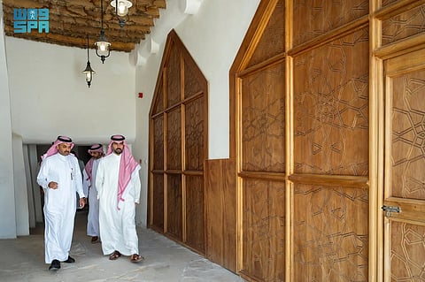 "بدر بن عبدالله" يتفقد مواقع أثرية ومشاريع استراتيجية ثقافية في الأحساء