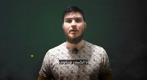 بالفيديو.. أسير "إسرائيلي" لحكومته: فكّروا بنا قبل أن تضيقوا الحياة على سكان غزة