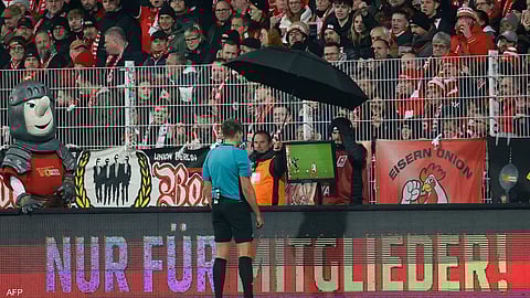 "الفيفا" يتجه لإلغاء "تقنية الفار".. وهذا هو النظام البديل