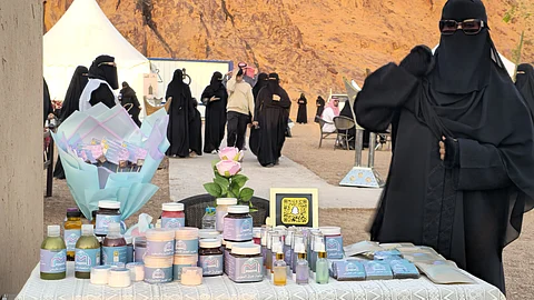 قصة نجاح ملهمة.."مريم" تحوّل غرفة بمنزل أسرتها لـ"مصنع صابون طبيعي"