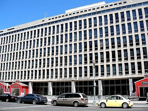 جدل بين الجمهوريين والديمقراطيين.. إلغاء وزارة التعليم الأمريكية بين وعود "ترامب" والتحديات التشريعية