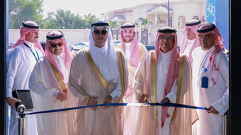 سمو الأمير سعود بن طلال يدشّن فرع العمران بالأحساء كأول وأكبر فرع نموذجي ضمن شبكة فروع البنك العربي الوطني في المملكة