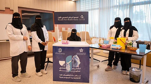 أكثر من 22 ألف مستفيد من حملة التطعيم ضد الإنفلونزا الموسمية بمستشفى الفيصل بالرياض