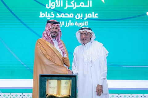 في حفل جائزة الأهالي للمعلم المتميز.. أمير المدينة يُشيد بالدور المحوري الذي يؤديه المعلم والمعلمة في مسيرة التعليم