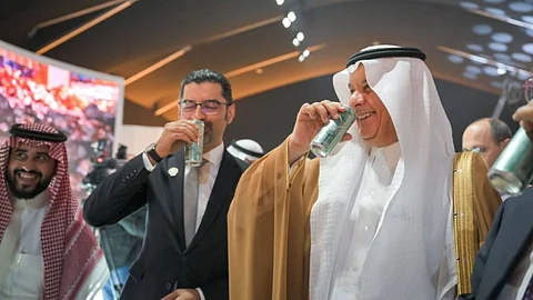 معرض عالم التمور يشهد إطلاق مشروب غازي تدخل التمور في صناعته