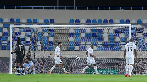 الأخدود يفرض التعادل على الشباب