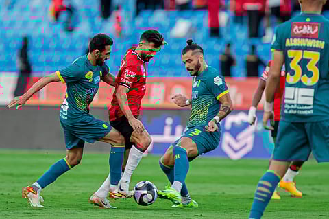 دوري روشن: "ريمونتادا" الرائد تُطيح بالعروبة وتزيد أوجاعه