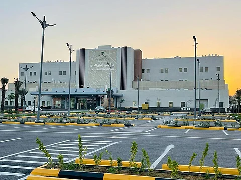 علاج "خمسينية" من داء السلائل الغدي العائلي بـ"مستشفى جازان"