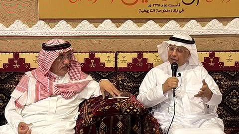 ديوانية "آل حسين التاريخية" تستعرض رواية "صراعي مع الفصام"