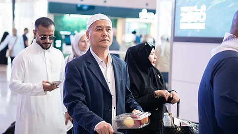 أولى طلائع الدفعة الأولى من ضيوف برنامج خادم الحرمين للعمرة تغادر إلى بلدانهم