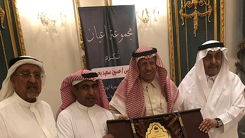 جدة.. "أعيان" تكرّم مؤسس جمعية الوداد لرعاية الأيتام "حسين بحري"
