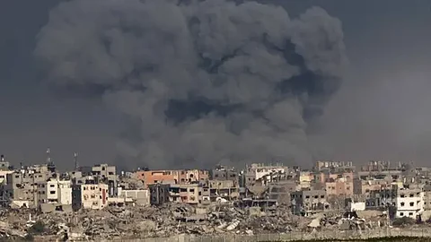 بينهم طفلان.. 7 شهداء فلسطينيين في قصف إسرائيلي لخيام النازحين وسط وجنوب غزة