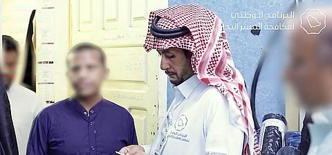 ضبْط متورّطين بجريمة تستر حوّلوا شقتهم السكنية إلى معمل لتفصيل العباءات والجلابيات