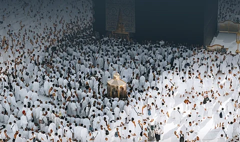 لا تعكس اتجاهك مهما كانت الأسباب.. 4 نصائح مهمة لضيوف الرحمن أثناء الطواف