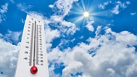 "الطقس والمناخ": أجواء معتدلة إلى دافئة نهارًا باردة ليلًا على غالبية المناطق