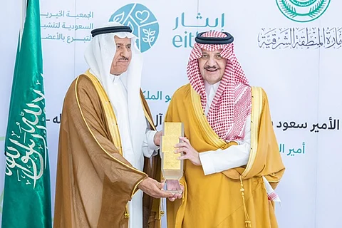 أمير الشرقية يكرم داعمي جمعية "إيثار" تقديرًا لدورهم في تعزيز ثقافة التبرع بالأعضاء