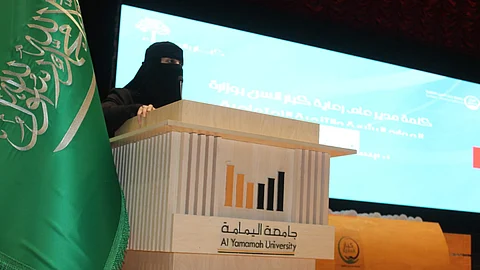 "الحميزي": بطاقة "امتياز" في "توكلنا" خلال شهرين ومواقف مرورية خاصة لمن هم فوق الـ60 عاماً