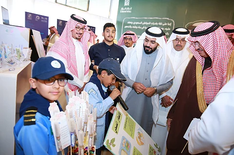 محافظ المجمعة يفتتح معرض “تنمية القدرات" التعليمي ويشارك بورشة عمل