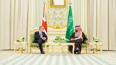 ولي العهد يستقبل رئيس الوزراء البريطاني ويعقدان لقاءً موسعاً