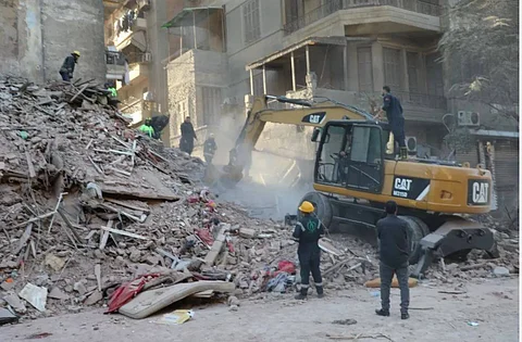 قتلى وجرحى جراء انهيار مبنى في منطقة الوايلي بالقاهرة
