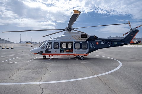 "الإسعاف الجوي" ينقل مصابًا من "نفود محيوة" بمحافظة أبانات إلى مستشفى بريدة المركزي