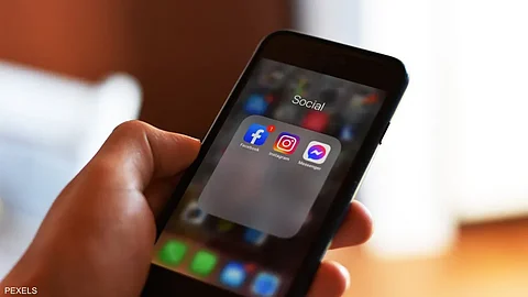 "نعمل على إصلاح الخلل".. عطل عالمي يصيب فيسبوك وإنستغرام وواتساب