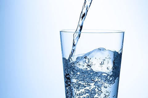 عن كمية الماء التي يشربها مرضى القلب والكلى والرئتين.. لماذا يجب سؤال الطبيب؟