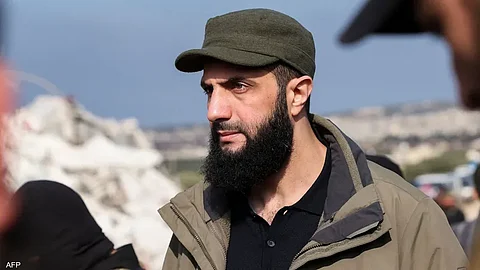 من أجل إعادة البناء.. "الجولاني" يطالب واشنطن بشطب "تهمة الإرهاب"