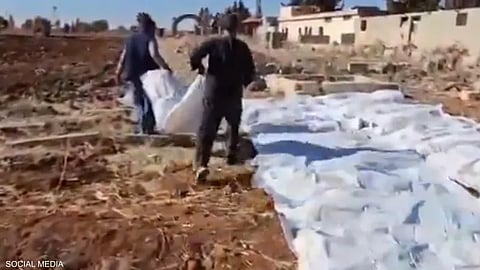 أطفال ونساء بين الضحايا.. الكشف عن جثث تعود لأكثر من 10 سنوات من مقبرة جماعية في "درعا"