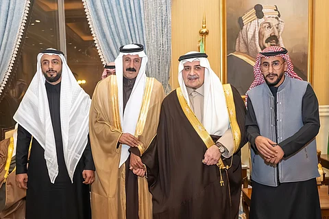 "أمير تبوك" مثمّناً مبادرة المواطن المتنازل عن قاتل ابنه: "أجر عظيم وسمعة حسنة"