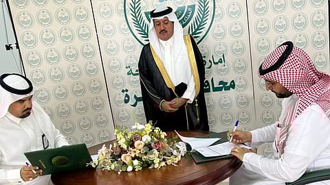 محافظ الحجرة يشهد توقيع شراكة مجتمعية لتعزيز الخدمات الصحية والتوعوية