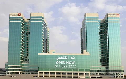 مستشفى الدكتور سليمان الحبيب بالصحافة يجري عملية متقدمة بالروبوت الجراحي وينقذ عشرينية من استئصال الرحم