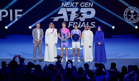نائب وزير الرياضة يتوّج البرازيلي "فونسيكا" بلقب بطولة الجيل القادم للتنس 2024